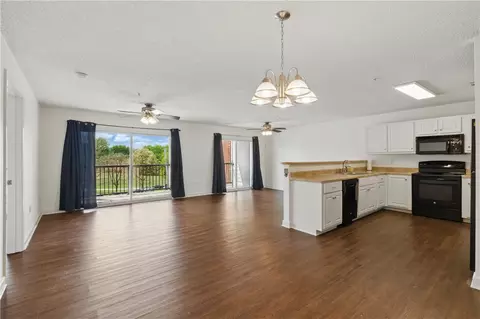 Living - 108 Daniel Dr # 207, Clemson, SC 29631 photo 4 of 5