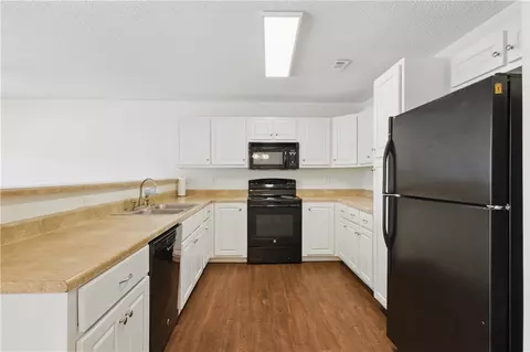 Kitchen - 108 Daniel Dr # 207, Clemson, SC 29631 photo 4 of 4