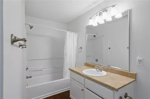 Bath - 108 Daniel Dr # 207, Clemson, SC 29631 photo 3 of 3