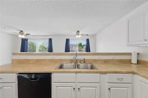 Kitchen - 108 Daniel Dr # 207, Clemson, SC 29631 photo 3 of 4