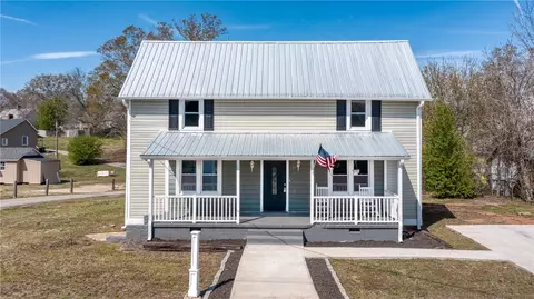 32 Lyman St, Pelzer, SC 29669