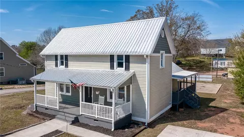 Exterior - 32 Lyman St, Pelzer, SC 29669 photo 3 of 8