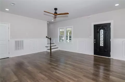 Living - 32 Lyman St, Pelzer, SC 29669 photo 2 of 4