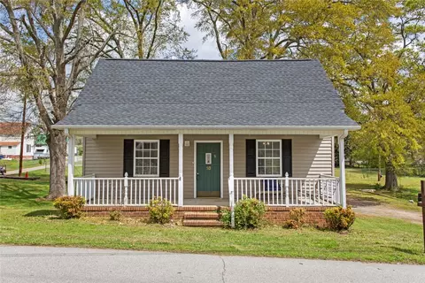 16 Adger St, Pelzer, SC 29669