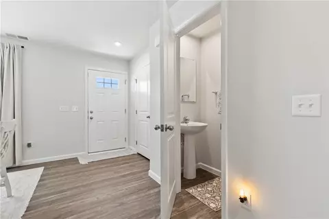 Entry Way - 172 Queens Mill Ct, Pendleton, SC 29670 photo 4 of 6