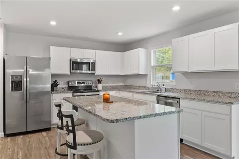 Kitchen - 172 Queens Mill Ct, Pendleton, SC 29670 photo 2 of 5
