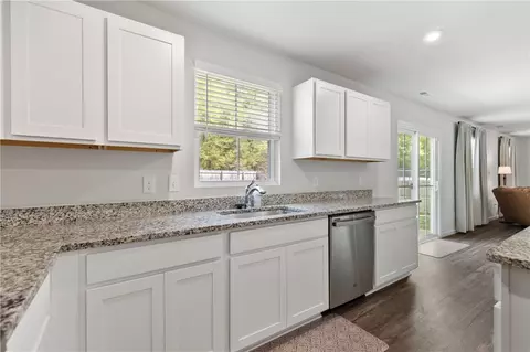 Kitchen - 172 Queens Mill Ct, Pendleton, SC 29670 photo 4 of 5