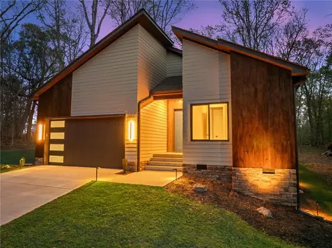 902 S Arrowhead Dr, Westminster, SC 29693