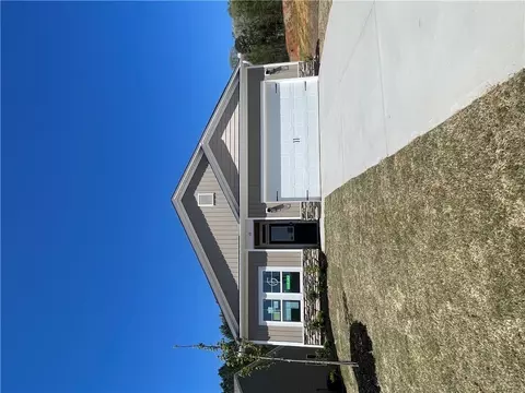 10 Halsey St, Central, SC 29630