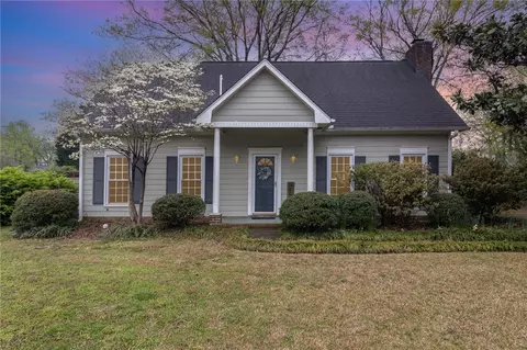 102 Crowndale Dr, Taylors, SC 29687