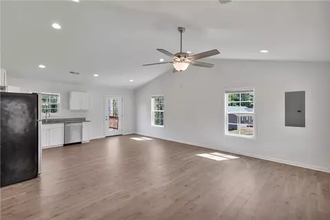 Living - 187 Crystal Ln, Walhalla, SC 29691 photo 3 of 4