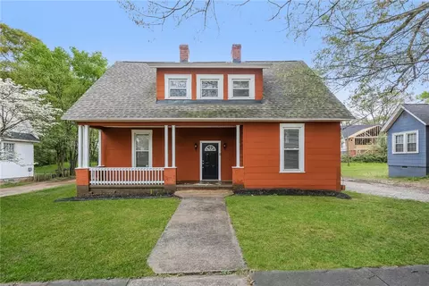 18 Woodside Ave, Greenville, SC 29611