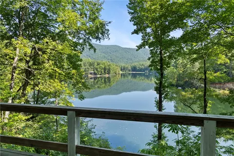 335 Lake Cheohee Rd, Tamassee, SC 29686