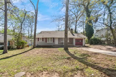 813 Pine Creek Dr, Greenville, SC 29605