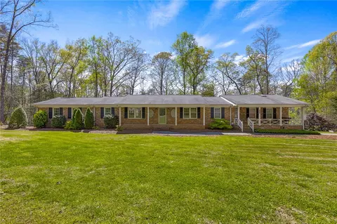 142 Hollingsworth Dr, Pickens, SC 29671