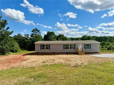 113 A Hamby Dr, Seneca, SC 29678 photo 2