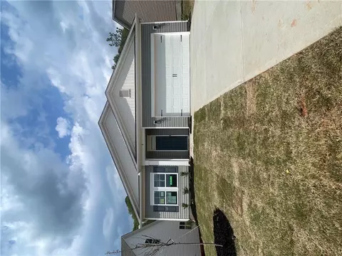 8 Halsey St, Central, SC 29630