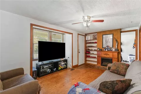 Living - 525 Firetower Rd, Williamston, SC 29697 photo 2 of 2