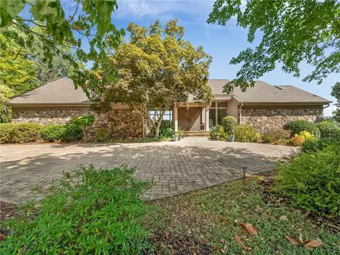 13 Point North Dr, Salem, SC 29676