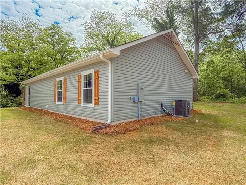 309 Code Cir, Seneca, SC 29678 photo 4