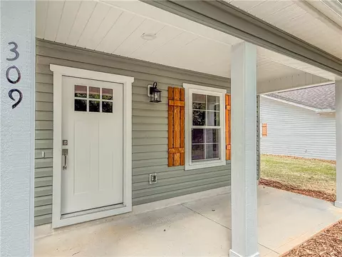309 Code Cir, Seneca, SC 29678 photo 5