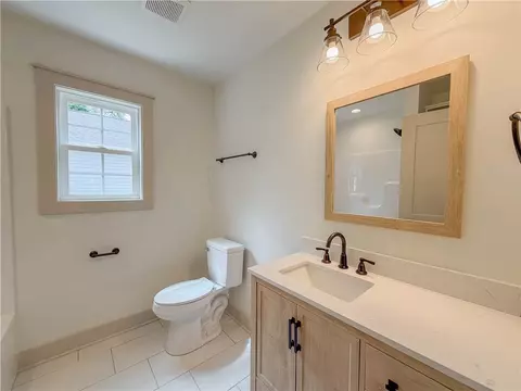 Bath - 315 Code Cir, Seneca, SC 29678 photo 4 of 5