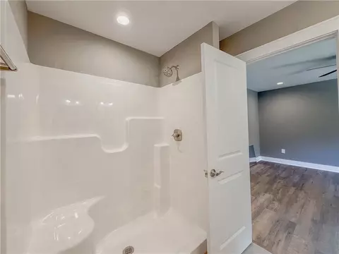 Bath - 324 Code Cir, Seneca, SC 29678 photo 2 of 4