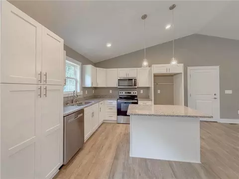 Kitchen - 324 Code Cir, Seneca, SC 29678 photo 3 of 4