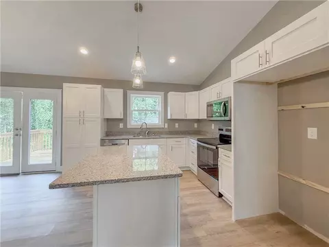 Kitchen - 324 Code Cir, Seneca, SC 29678 photo 2 of 4