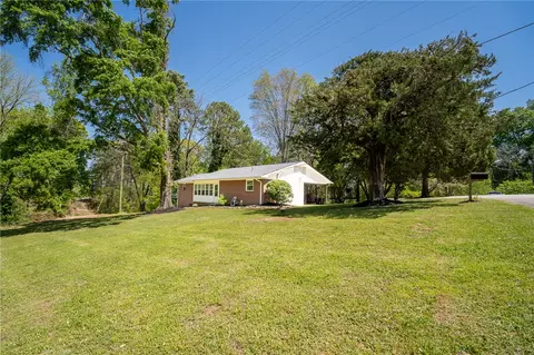 103 Pineknoll Dr, Seneca, SC 29672