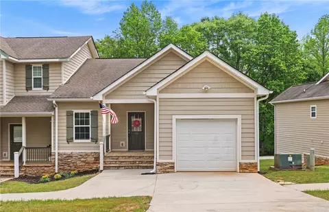 511 E Perkins Creek Rd, Seneca, SC 29678
