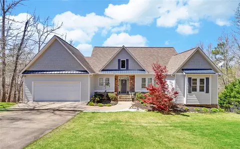 242 Reed Creek Heights Dr, Hartwell, GA 30643