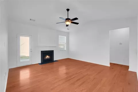 Living - 7 Harwick Ct, Easley, SC 29642 photo 5 of 9