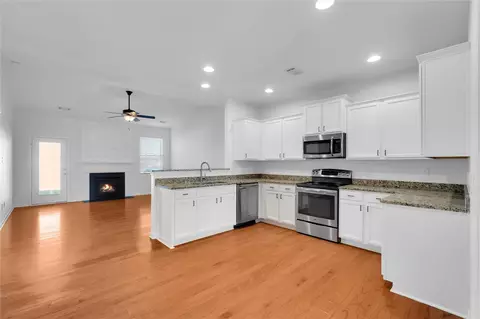 Living - 7 Harwick Ct, Easley, SC 29642 photo 4 of 9