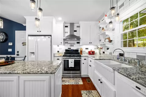 Kitchen - 2 Mckay Rd, Honea Path, SC 29654 photo 2 of 2
