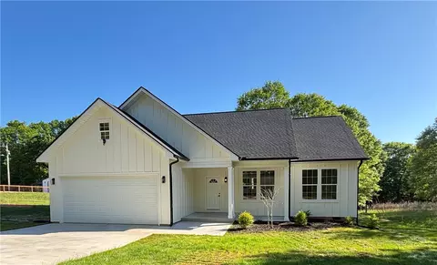 26 Fisher Jenkins Rd # A, Anderson, SC 29625