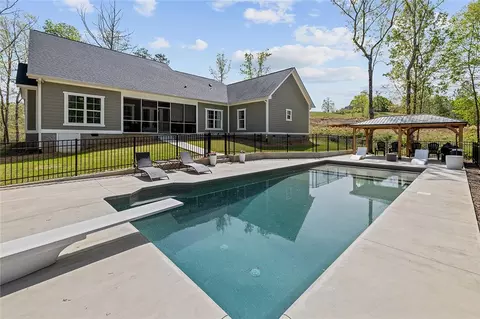 Exterior - 544 Paramount Dr, Seneca, SC 29672 photo 12 of 12