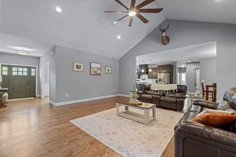 Entry Way - 544 Paramount Dr, Seneca, SC 29672 photo 2 of 5