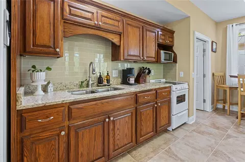 Kitchen - 544 Paramount Dr, Seneca, SC 29672 photo 5 of 5