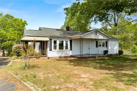 1739 Coffee Rd, Westminster, SC 29693