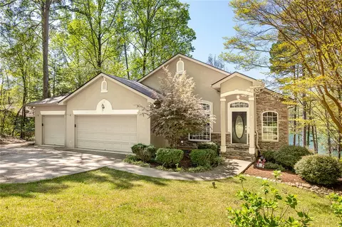 208 Shoreline Dr, Seneca, SC 29672