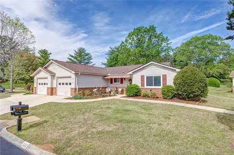 102 Lakeside Ct, Greenville, SC 29615