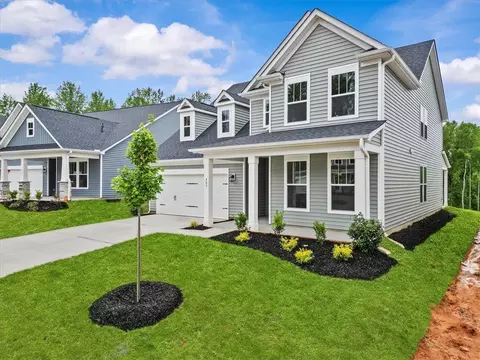 407 Briggs Dr, Easley, SC 29642 photo 2