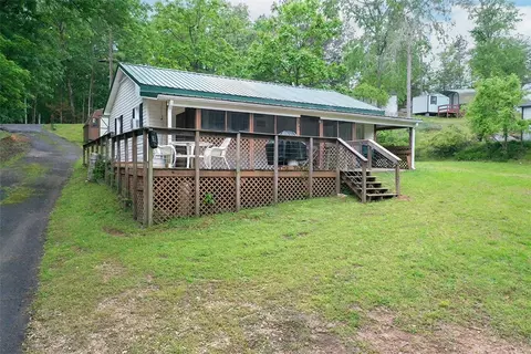135 Blacksgate Cir, Cross Hill, SC 29332