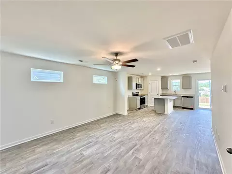 Living - 513 Seaborn Cir, Pendleton, SC 29670 photo 2 of 3