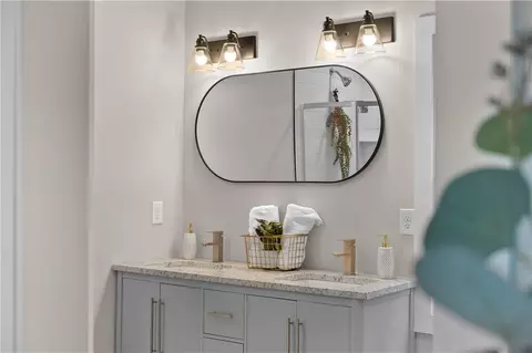 Bath - 231 Mountain Crest Dr, Easley, SC 29640 photo 3 of 4