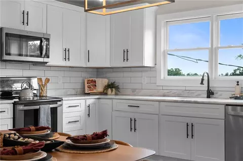Kitchen - 231 Mountain Crest Dr, Easley, SC 29640 photo 3 of 4
