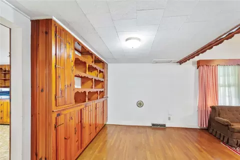 Living - 1 Green St, Pelzer, SC 29669 photo 4 of 4