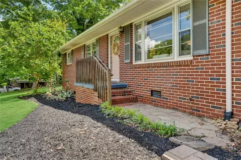 515 Wayside Cir, Seneca, SC 29678