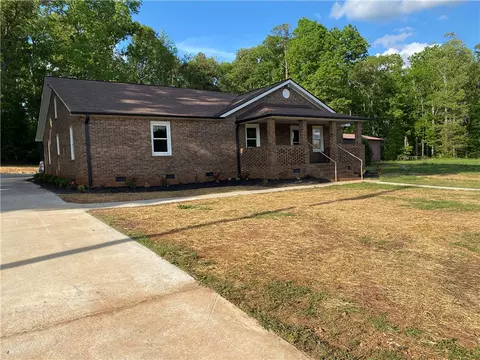 109 Beauregard Dr, Honea Path, SC 29654 photo 1